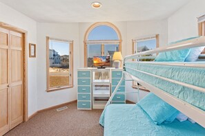 4 quartos, Wi-Fi de cortesia, roupa de cama