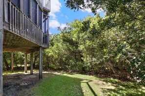 Property grounds - Mad Hatteras: Walk to Beach & Soundside Fun (Avon)