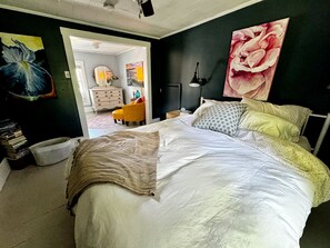 2 室のベッドルーム、アイロン / アイロン台、WiFi、ベッドシーツ