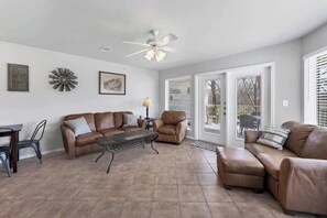 テレビ、書斎 / ワークスペース