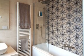 Dusche, Haartrockner, Bidet