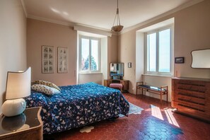 2 عدّة غرف نوم وواي فاي وملاءات أسرّة