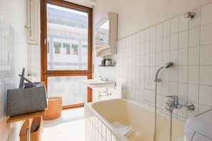 Shower, hair dryer, bidet - Piazza Cavour - My Home in Como (Como)