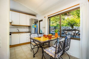 Dining - Holiday Home "Strandfinca Cala Romantica" with Sea View, Private Garden and Wi-Fi (Cala Anguila-Cala Mendia)