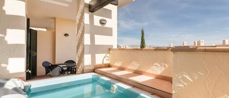 Bain à remous extérieur