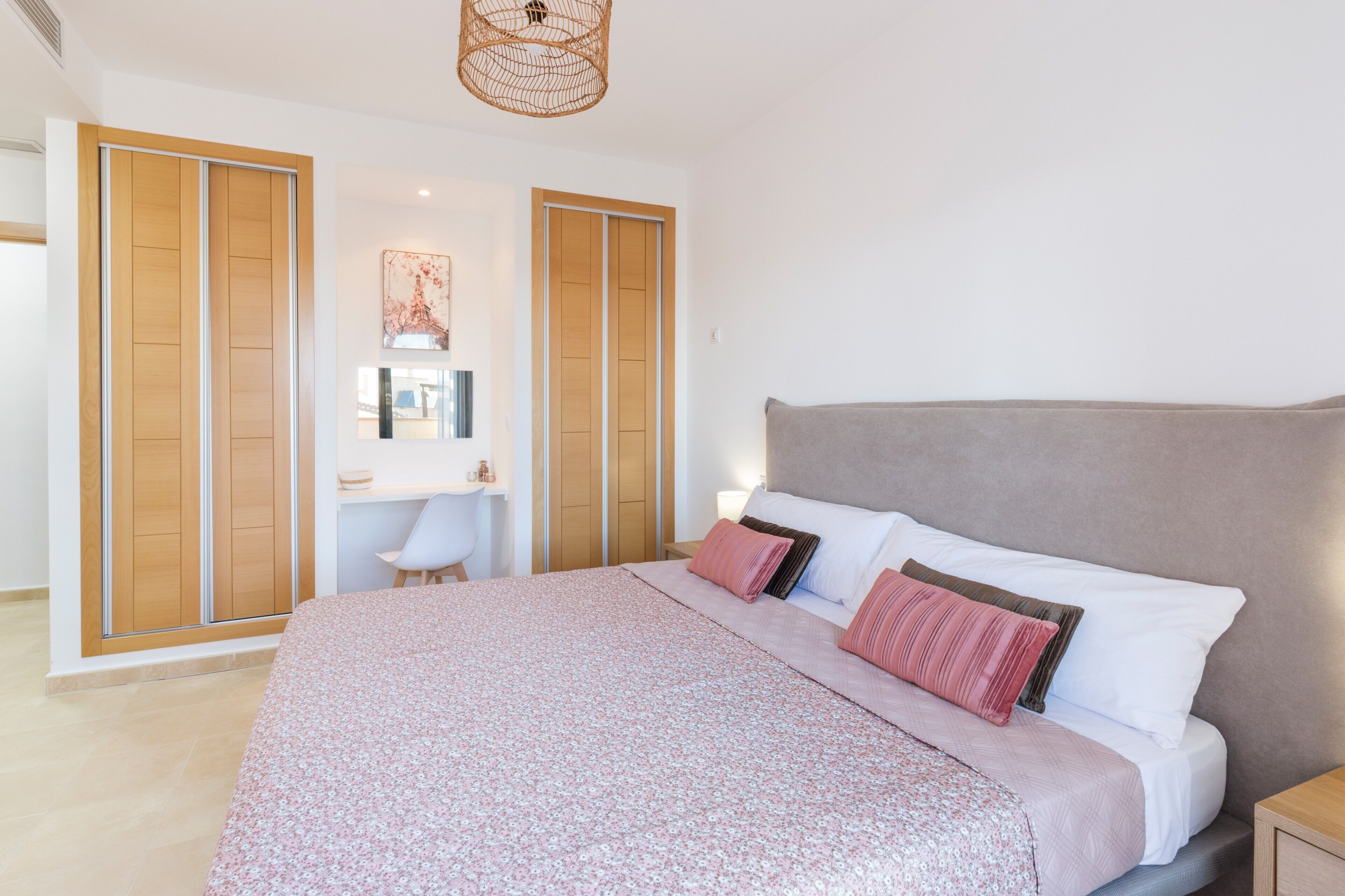 2 habitaciones, tabla de planchar con plancha y wifi gratis 