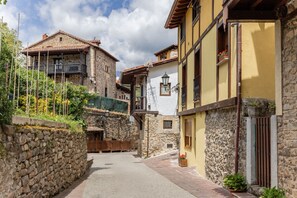 Exterior - Holiday Home 'Casa Raymonde' with Mountain View, Balcony and Wi-Fi (Potes)