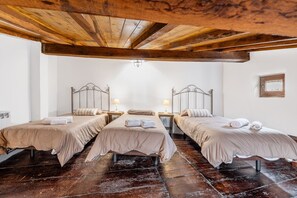 Spa - Holiday Home 'Casa Raymonde' with Mountain View, Balcony and Wi-Fi (Potes)