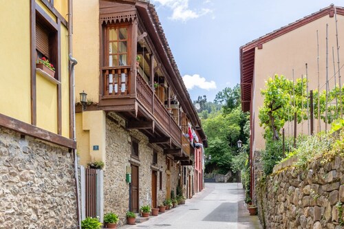Holiday Home 'Casa Raymonde' with Mountain View, Balcony and Wi-Fi