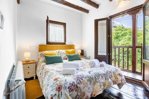 3 bedrooms, iron/ironing board, free WiFi, bed sheets - Holiday Home 'Casa Raymonde' with Mountain View, Balcony and Wi-Fi (Potes)