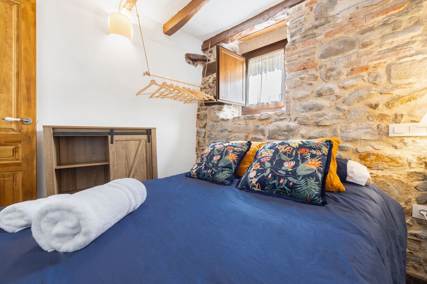 3 habitaciones, tabla de planchar con plancha y wifi gratis 