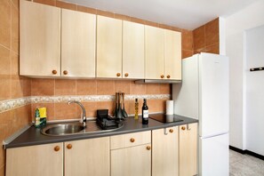 Frigorifero, microonde, piano cottura, macchina per tè/caffè