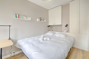 1 chambre, bureau, fer et planche à repasser, Wi-Fi