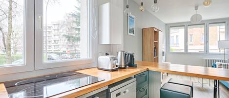 Fridge, microwave, oven, dishwasher