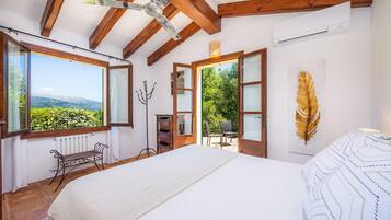 3 dormitorios, tabla de planchar con plancha, wifi gratis y ropa de cama