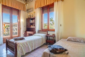 4 habitaciones, tabla de planchar con plancha y wifi gratis 