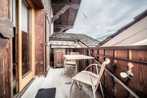 Outdoor dining - Apartment "Chalet - Le Caribou" with Mountain View, Balcony & Wi-Fi (Morzine)