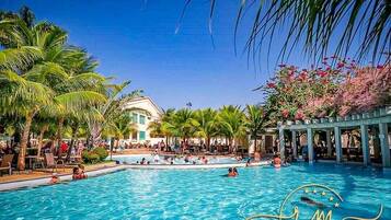 15 outdoor pools, pool umbrellas, pool loungers