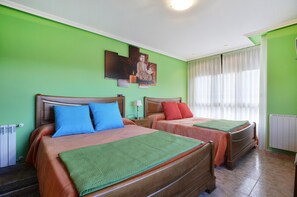 5 bedrooms, iron/ironing board, free WiFi, bed sheets