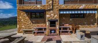 Ferienhaus 'El Pongallin' mit Seeblick, privater Terrasse und WLAN