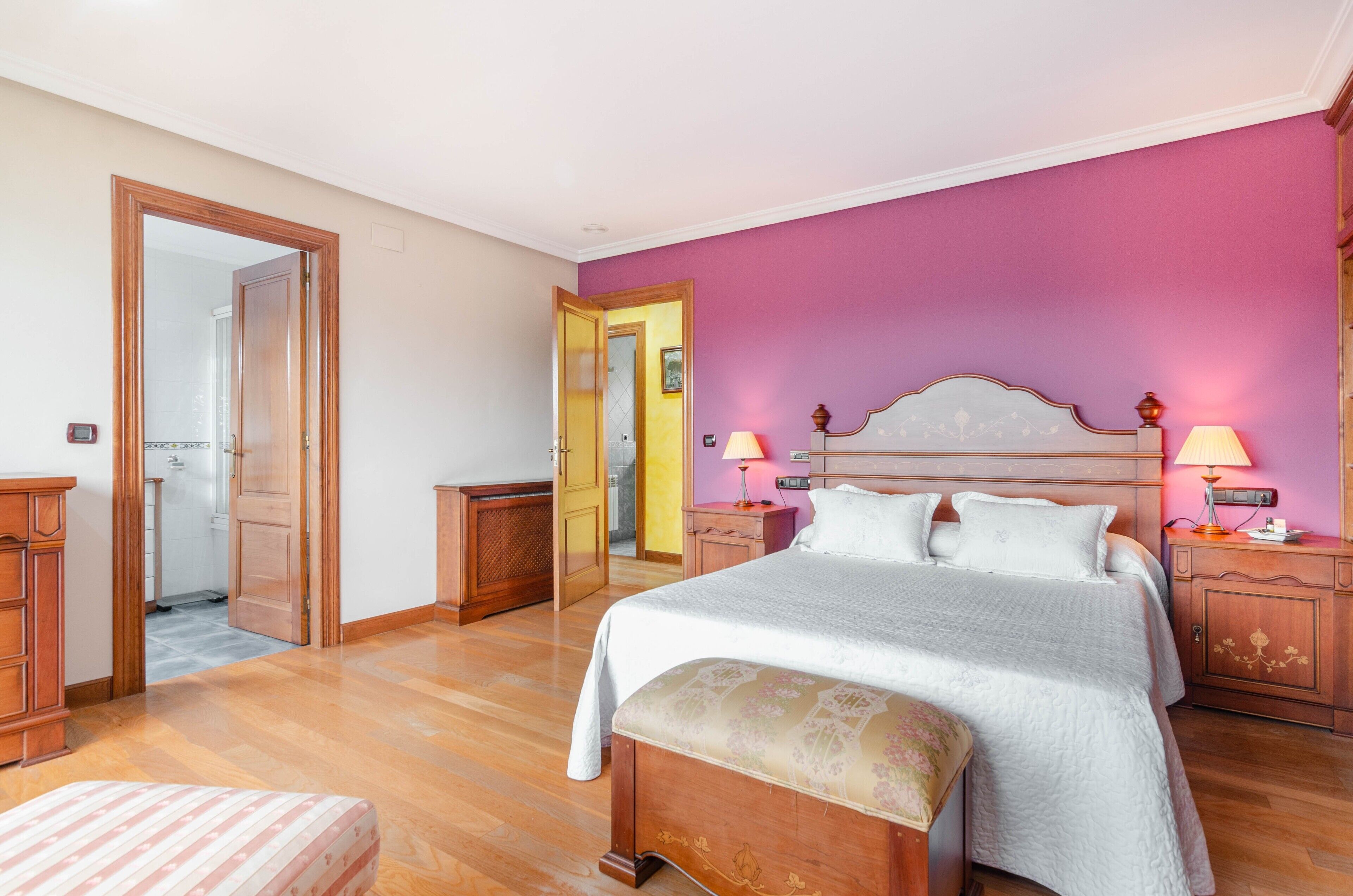 5 chambres, fer et planche à repasser, Wi-Fi gratuit, draps fournis