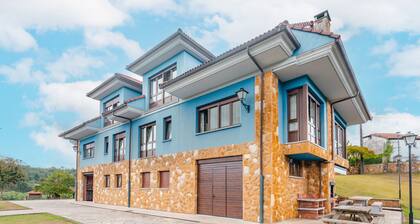 Holiday Home 'El Pongallin' with Lake Views, Private Terrace and Wi-Fi