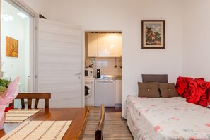 1 chambre, fer et planche Ă  repasser, Wi-Fi gratuit, draps fournis