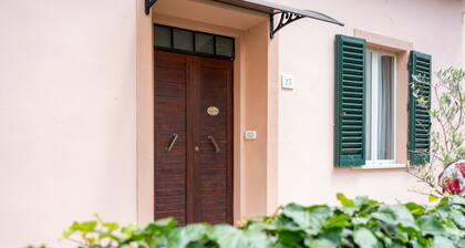 Apartment 'La Casa Di Ettore' with Mountain View, Private Terrace and Air Conditioning