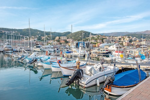 Apartment 'Due Passi Dal Mare Tra Gli Ulivi' with Sea View, Wi-Fi and Air Conditioning