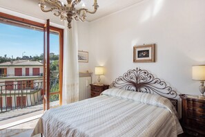 2 slaapkamers, een strijkplank/strijkijzer, gratis wifi, beddengoed