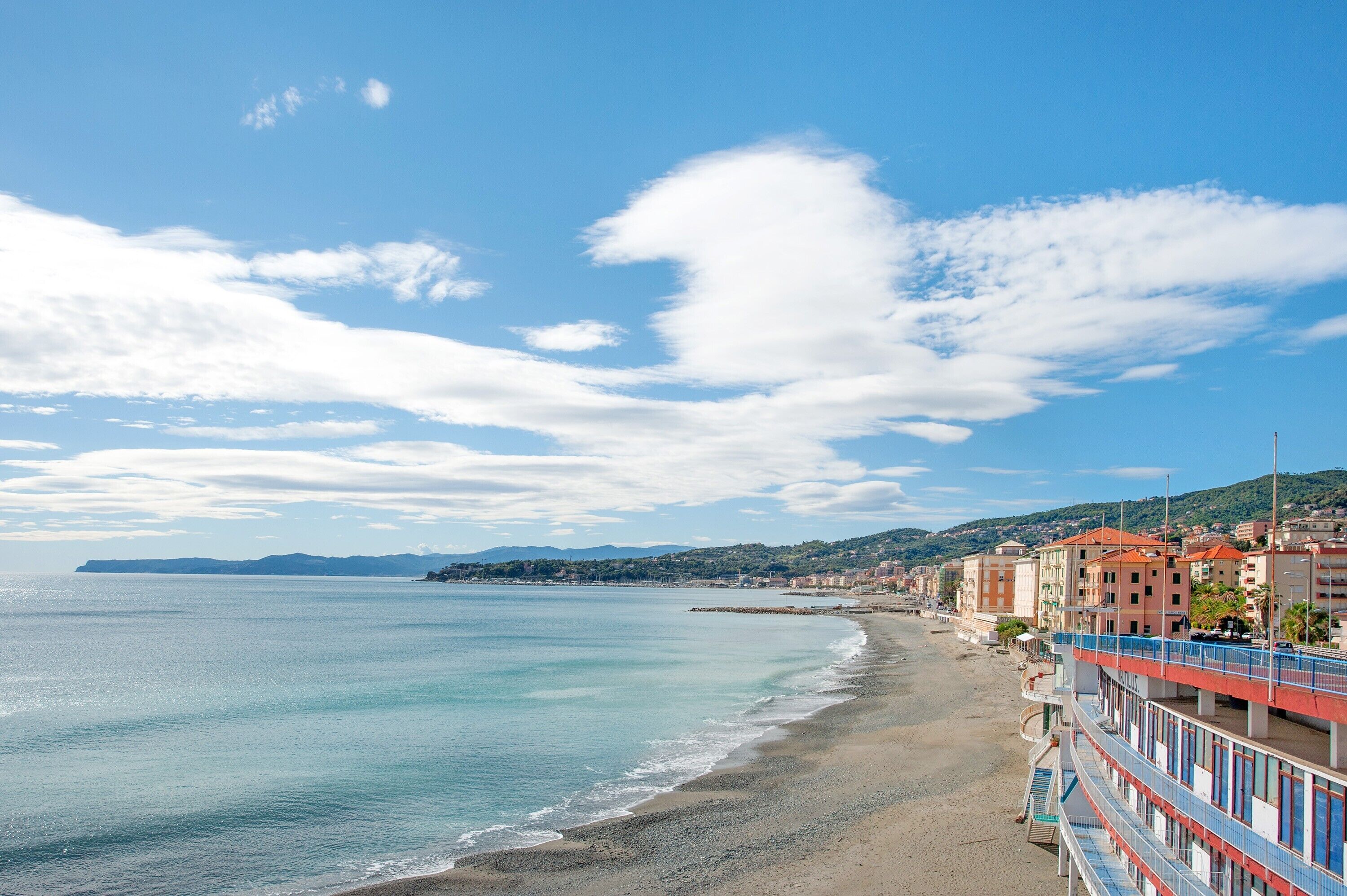 Una spiaggia nelle vicinanze