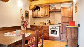 Kühlschrank, Ofen, Herdplatte, Geschirrspüler