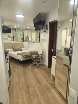 1 bedroom, free WiFi, bed sheets - Holiday Studio 'Loft Dreams Koka' with Shared Pool and Garden (San Bartolomé de Tirajana)