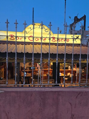 Bar (in der Unterkunft)