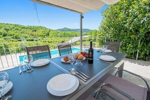 Outdoor dining - Rural detached beautiful villa with private pool (Pazin)