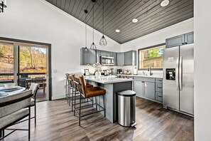 Fridge, microwave, oven, stovetop - Chic Modern Cabin! 2 King Beds! Close to Dollywood! Family Friendly! (Sevierville)