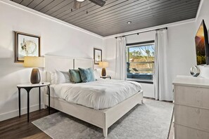 2 bedrooms, iron/ironing board, free WiFi, bed sheets - Chic Modern Cabin! 2 King Beds! Close to Dollywood! Family Friendly! (Sevierville)