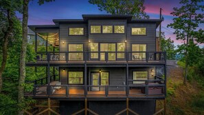 Exterior - Chic Modern Cabin! 2 King Beds! Close to Dollywood! Family Friendly! (Sevierville)