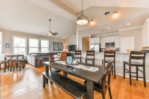 Interior - Beautiful Sea Isle Canal Home- Casa Frio, Enjoy up to 35% off High Season Rates for a limited time! (Galveston)