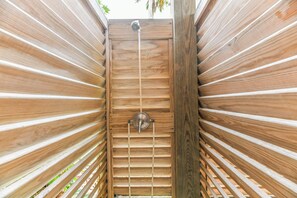 Property grounds - Beautiful Sea Isle Canal Home- Casa Frio, Enjoy up to 35% off High Season Rates for a limited time! (Galveston)