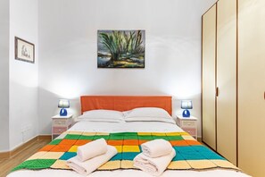 1 habitación, tabla de planchar con plancha, wifi y ropa de cama 