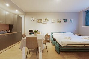 Dining - Cozy and modern 30sqm studio apartment, able to comfortably accommodate up to 2 people, located in the basement of a building WITHOUT a lift (steps to access it). The apartment is located in a strategic position, just a 5-minute walk from the Affori st (Milano)