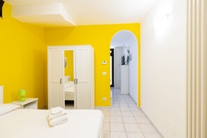 1 habitación, tabla de planchar con plancha, wifi y ropa de cama 