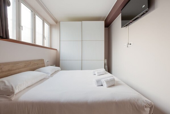 1 chambre, fer et planche à repasser, Wi-Fi, literie fournie