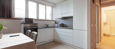 Fridge, microwave, oven, stovetop