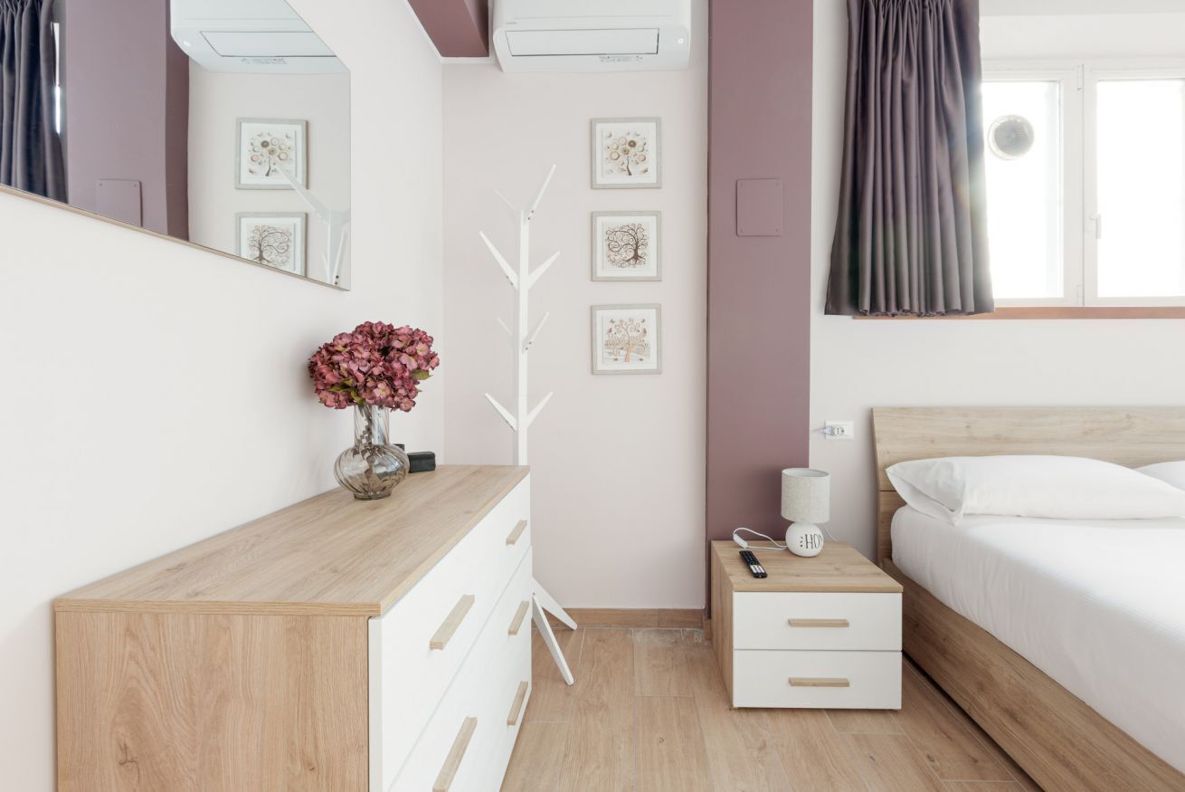 1 habitación, tabla de planchar con plancha, wifi y ropa de cama 