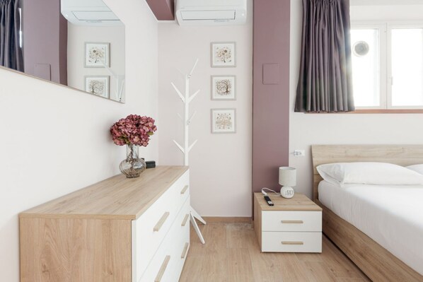 1 habitación, tabla de planchar con plancha, wifi y ropa de cama 