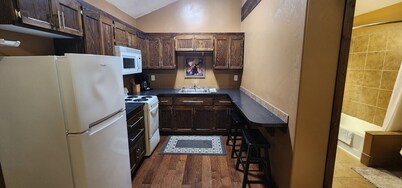 Circle R Cabin 4, Private Ranch, Mountain Views