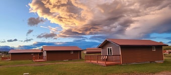 Circle R Cabin 4, Private Ranch, Mountain Views