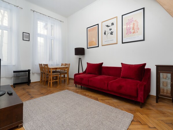 TV - Park Strzelecki Two-Level Apartment (Kraków)